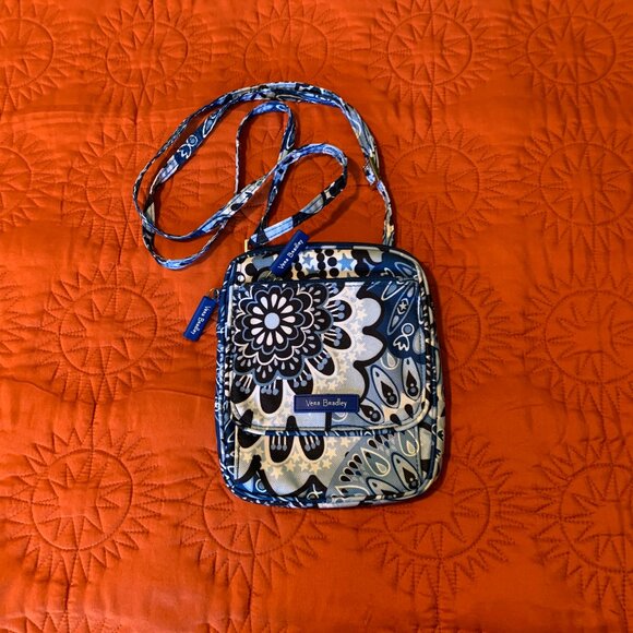 Vera Bradley Handbags - Vera Bradley Blue Medallion nylon crossbody purse
